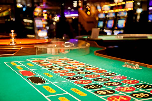 Mobile phone displaying jari4d live blackjack table with betting controls